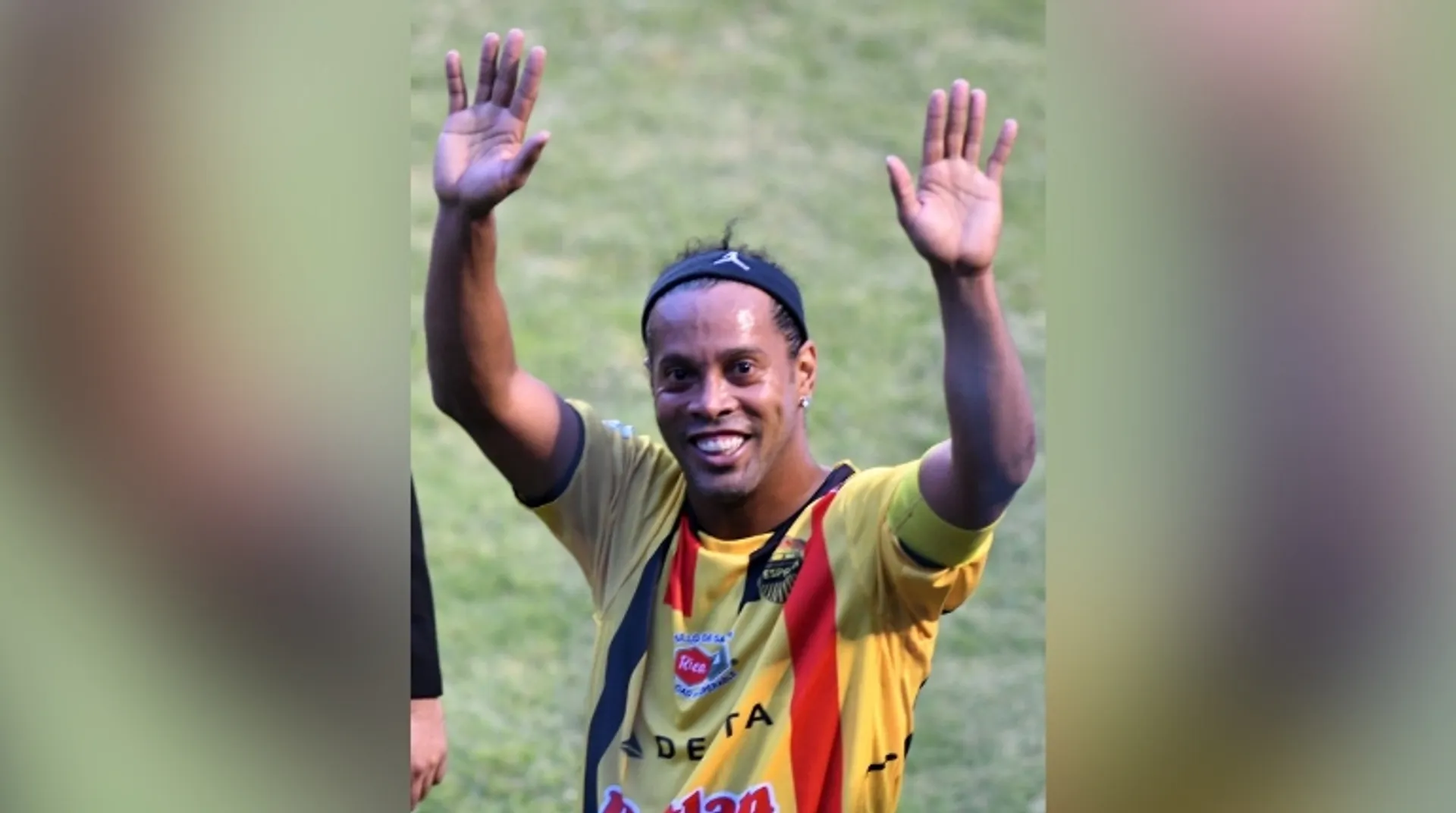 Former Barcelona forward Ronaldinho arrested in Paraguay