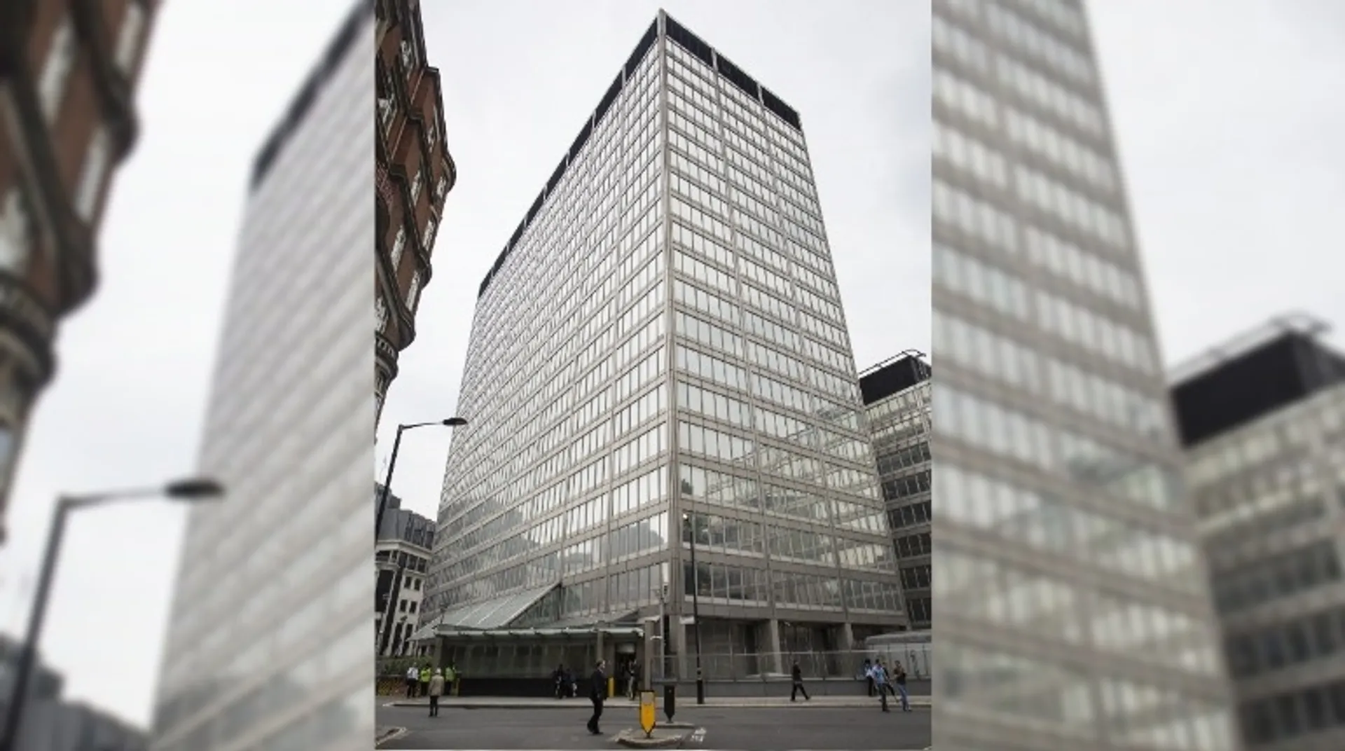 Scotland Yard charges Pakistani exile with terrorism offence