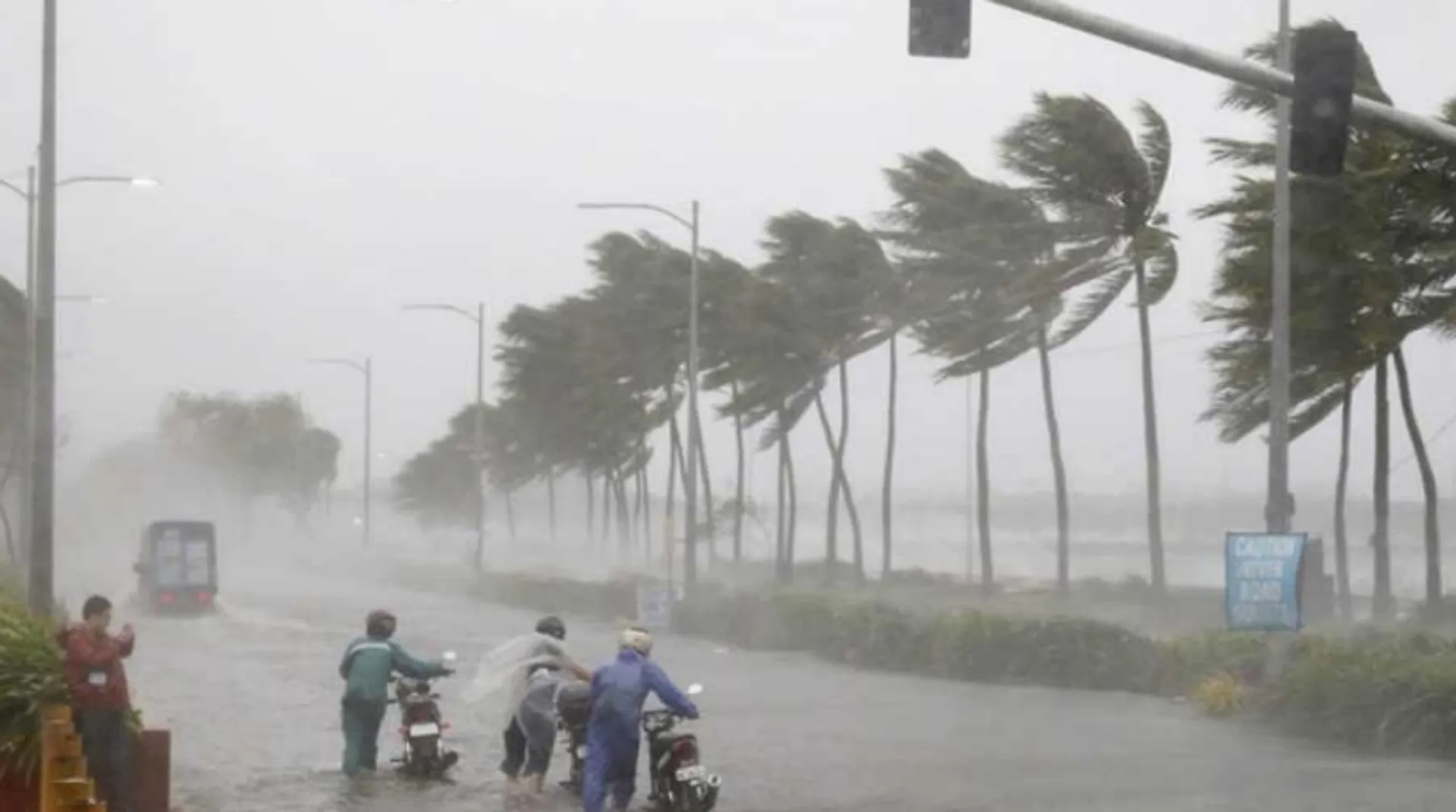 Cyclone Fani: APEPDCL cautions public to be alert on possible power accidents