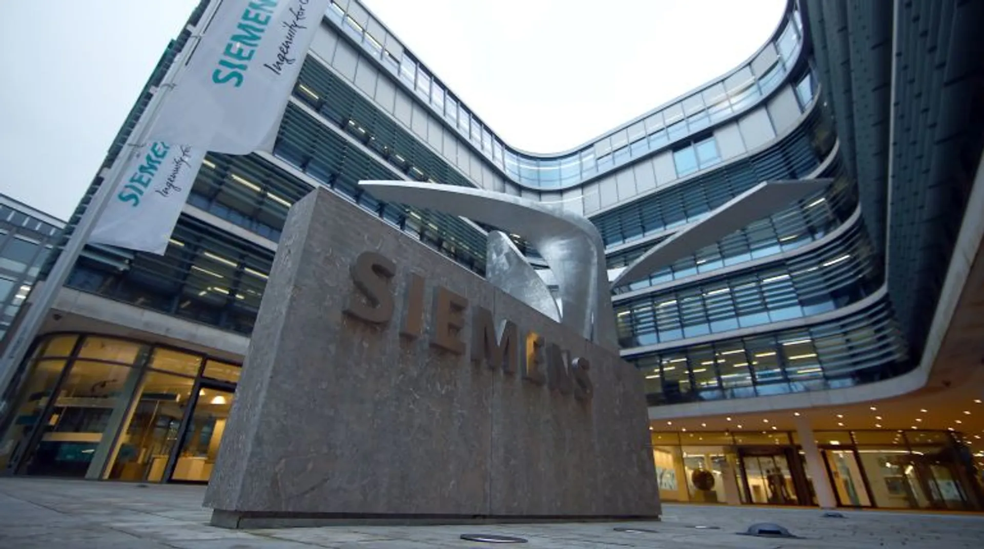 Siemens signs historic $3.25 billion locomotive deal with India
