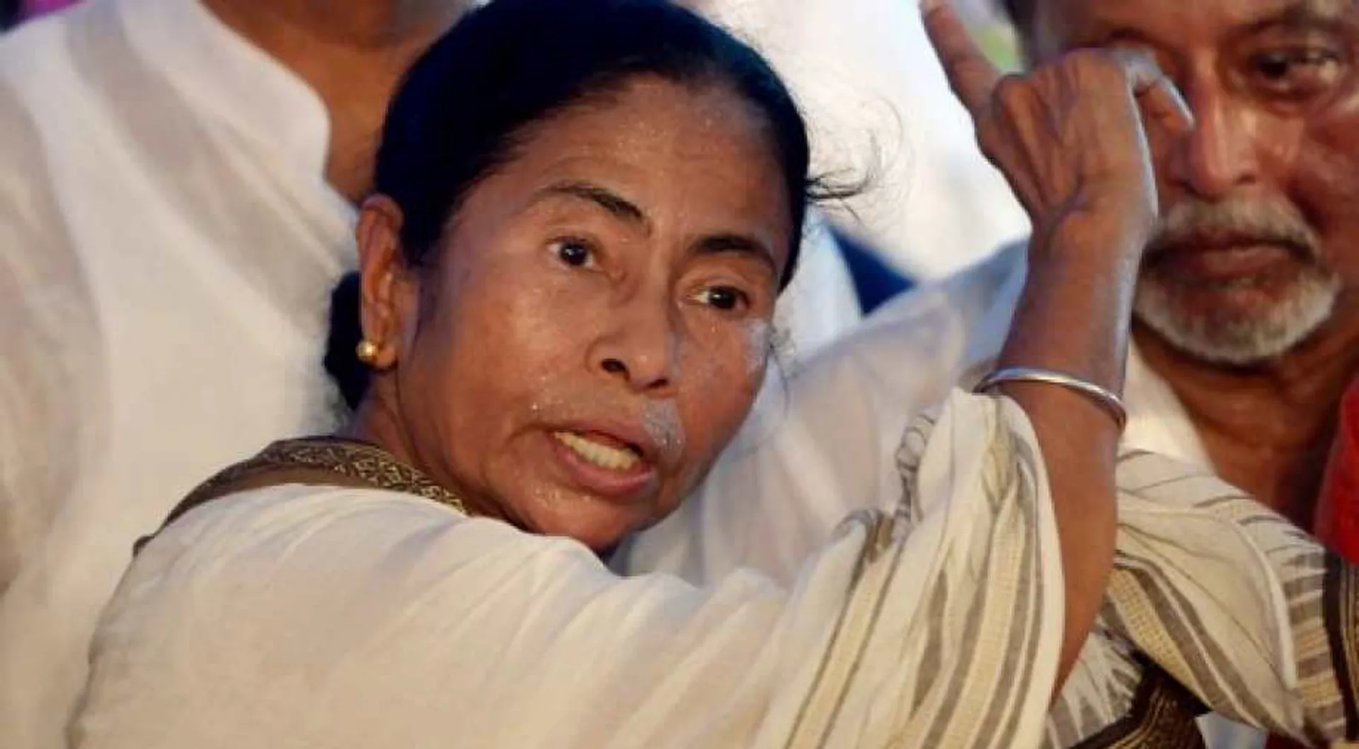 India polls: 'I am a street fighter, I fight from battleground', Mamata to BJP after EC ban