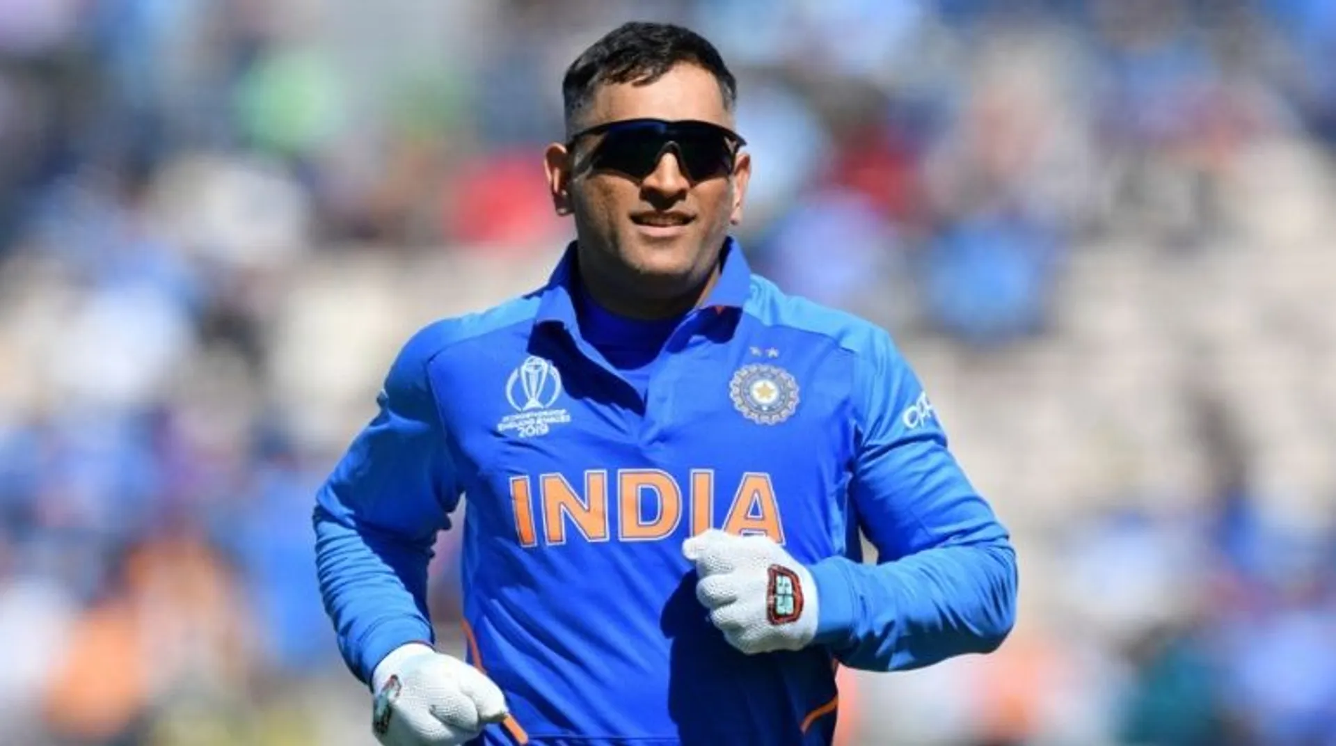 'Rs 1 lakh only?' - Twitteratis lash out at MS Dhoni for his donation to Pune-based NGO amid COVID-19 pandemic