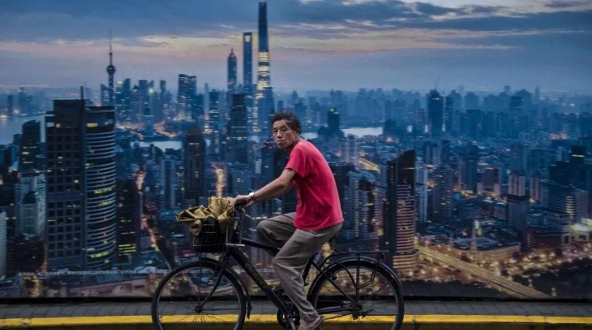 China opens up finance sector to more foreign investment