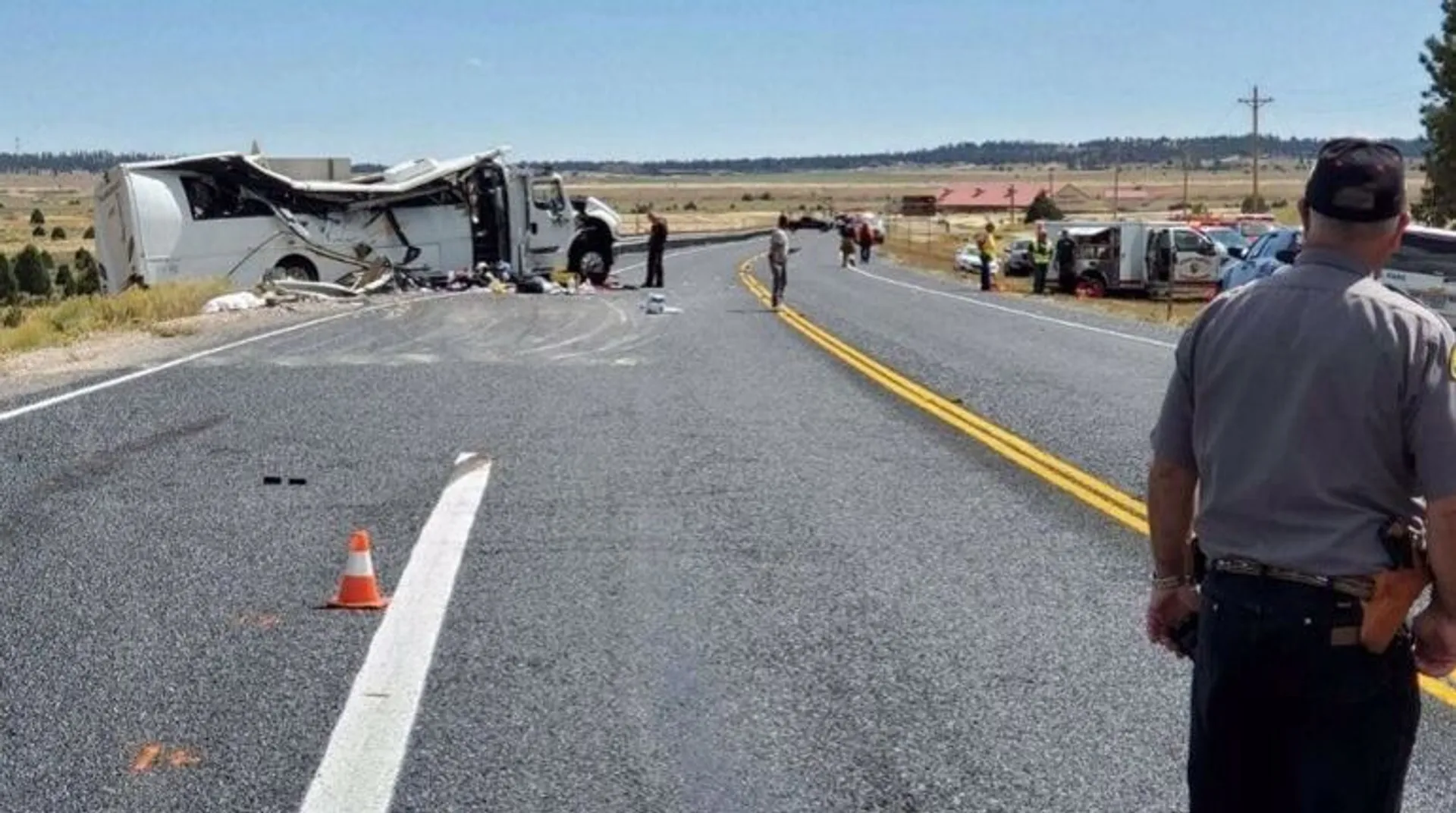 Four dead after bus carrying Chinese tourists crashes in Utah