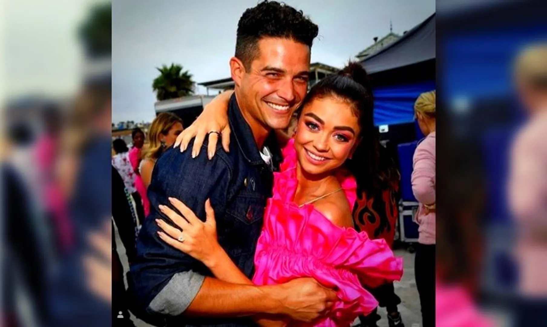 Sarah Hyland marries Wells Adams,cast of 'Modern Family' reunites at the wedding