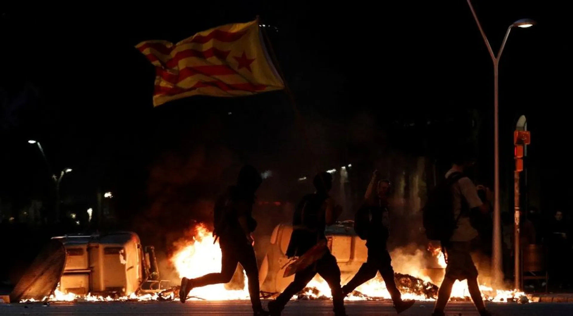 Violence escalates in Barcelona after 500,000 separatists rally