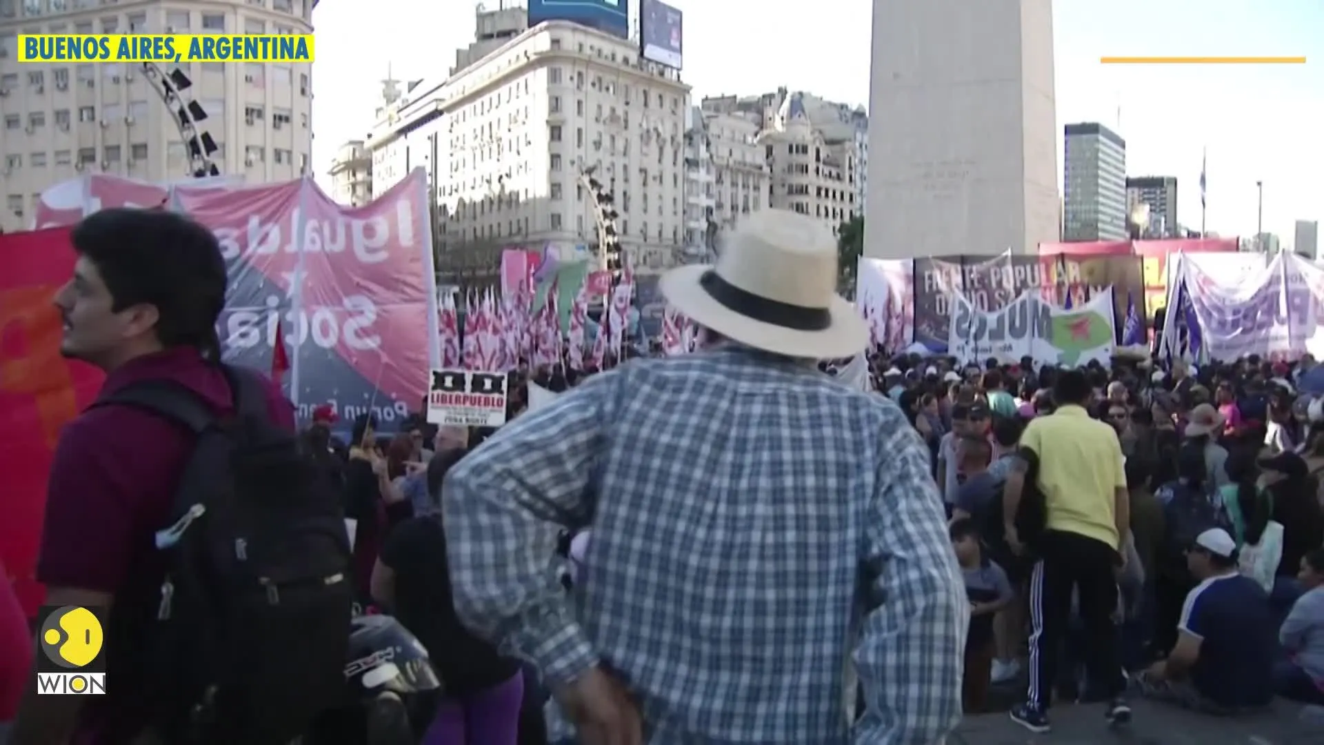 Argentines and Chileans living in Buenos Aires took to the streets to protest against Chile's government