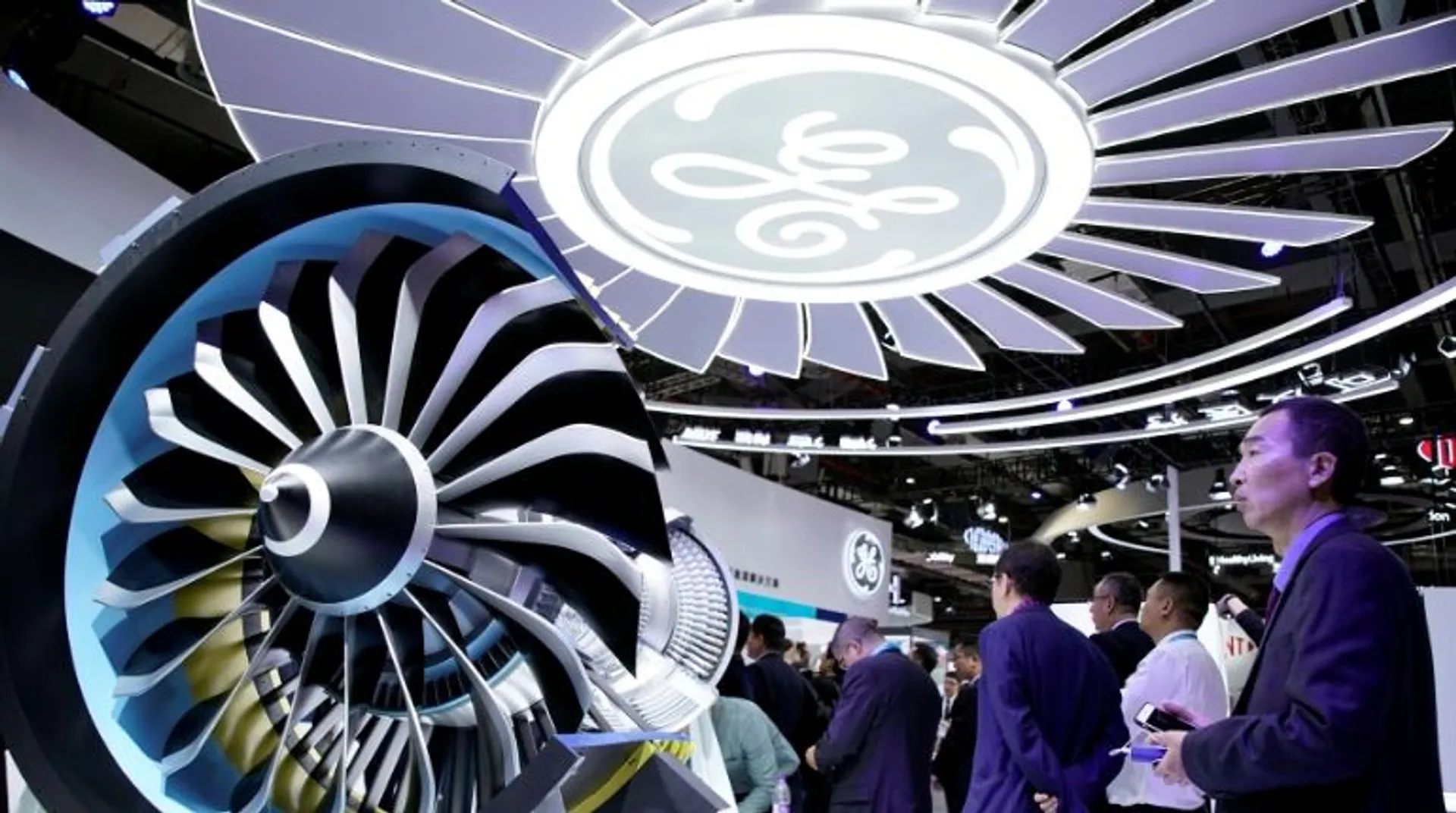 GE unit orders 25 Airbus jets including 12 Rolls-powered A330neo