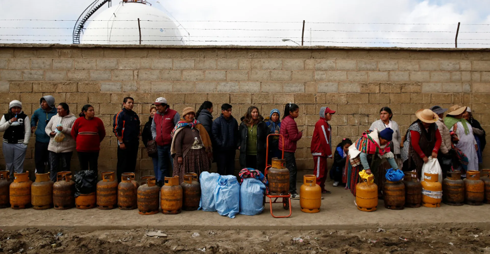 At least 3 dead in Bolivia as protesters clash with security forces amid food, fuel crisis