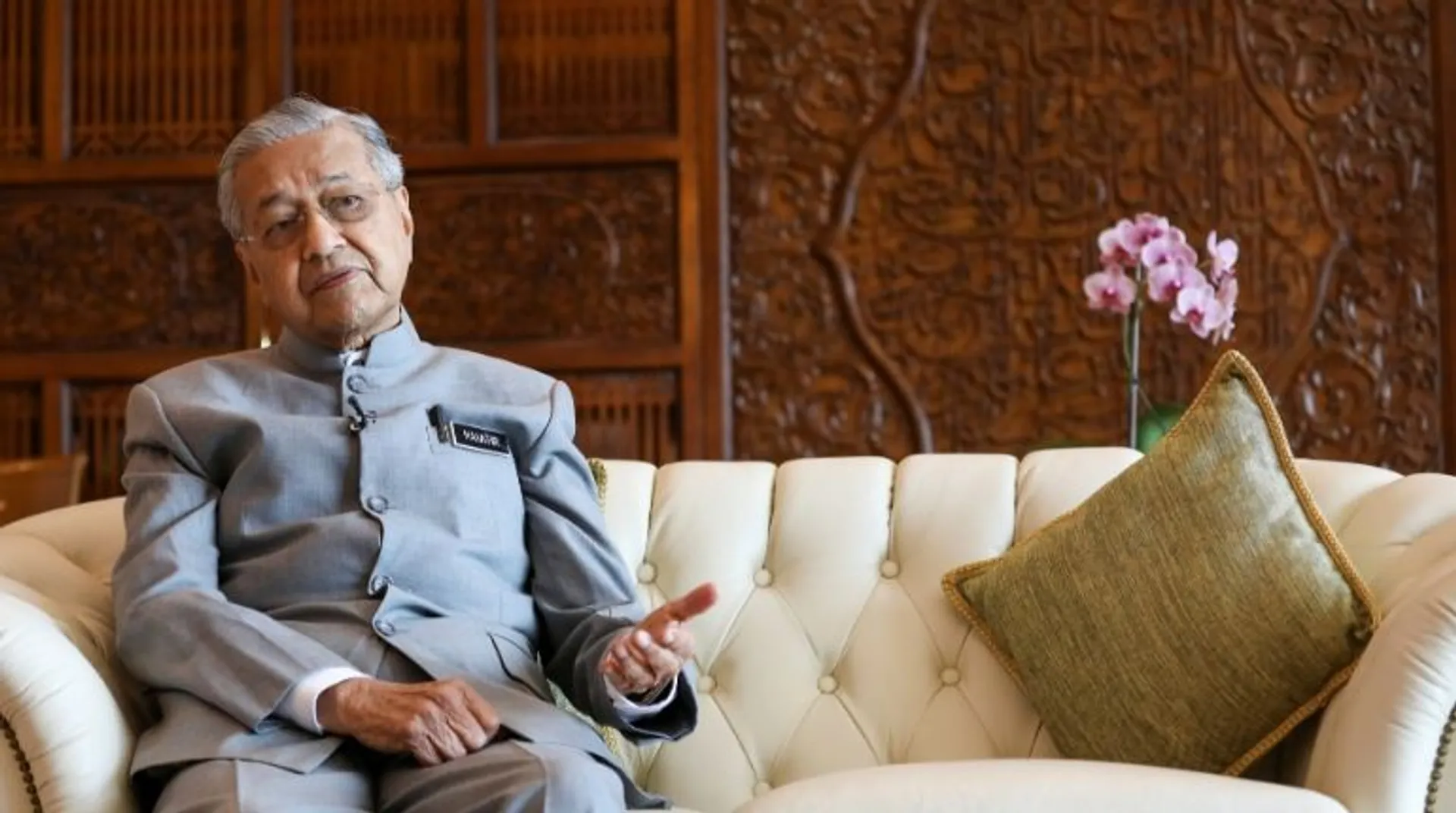 Malaysian turmoil takes new twist as Mahathir and Anwar ally again