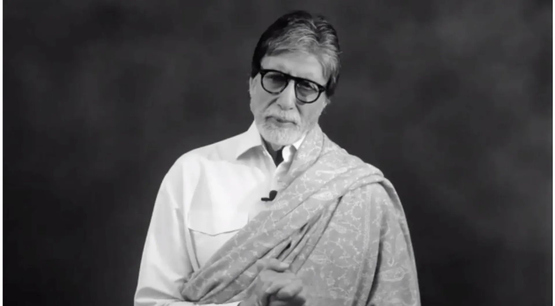 Watch: Amitabh Bachchan surprises fans gathered outside his home at midnight of his birthday
