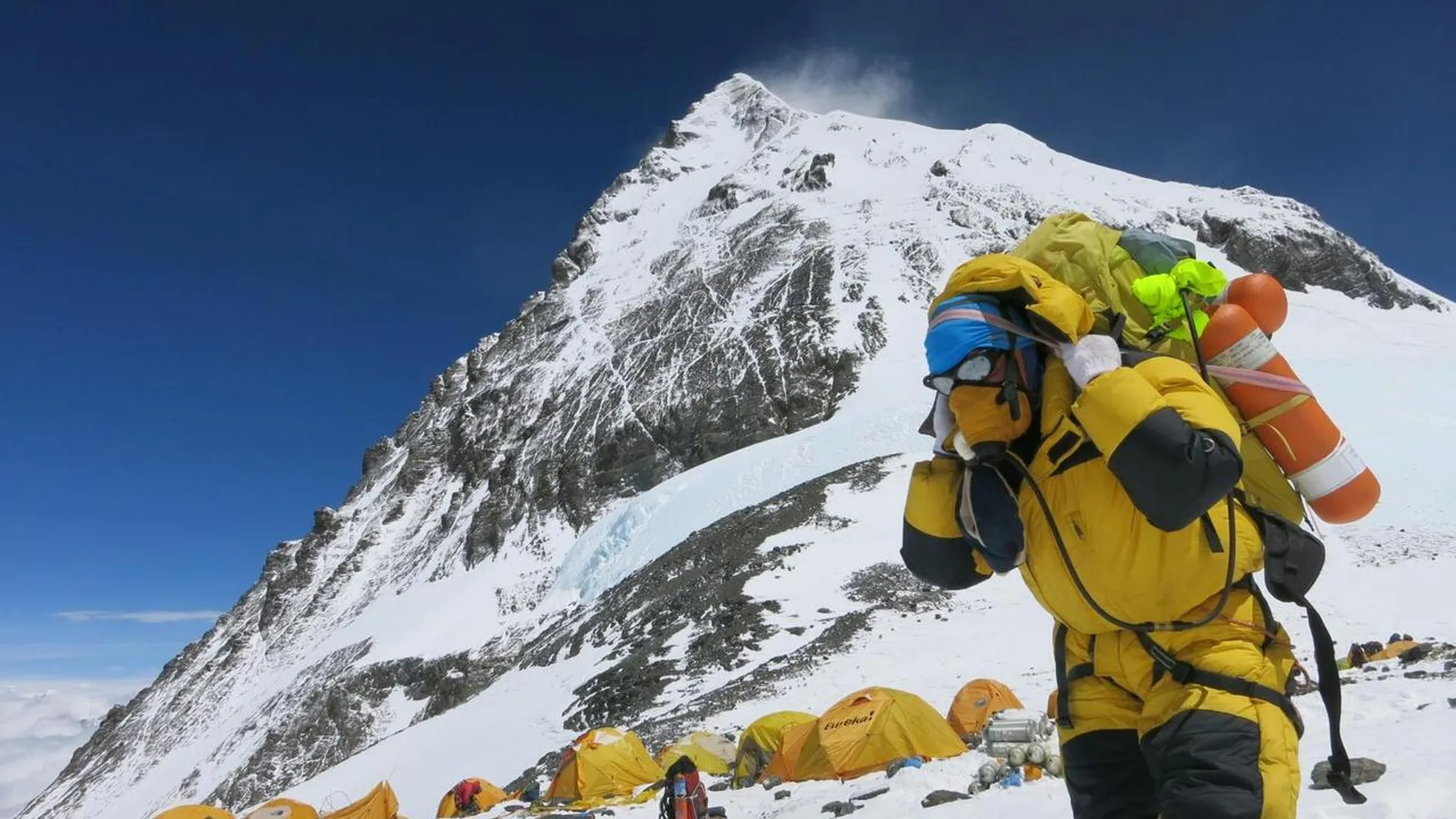 Icelandic duo scale Everest despite Covid infectionÂ 
