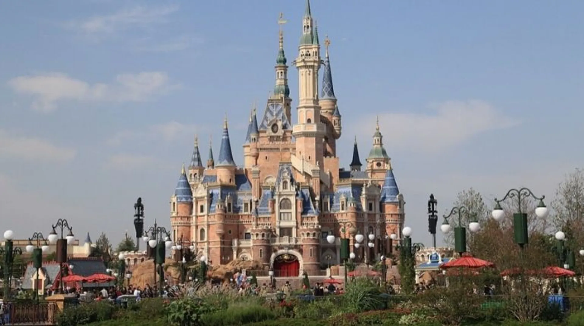 Shanghai Disneyland closed over single COVID-19 case