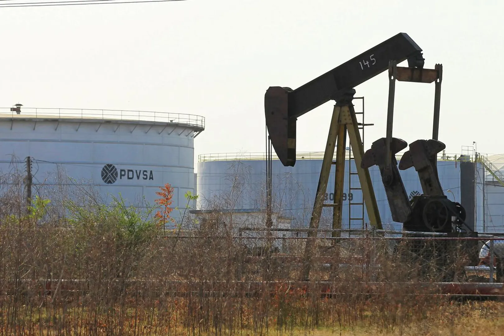 FBI probes Mexican, European firms over Venezuela oil trading