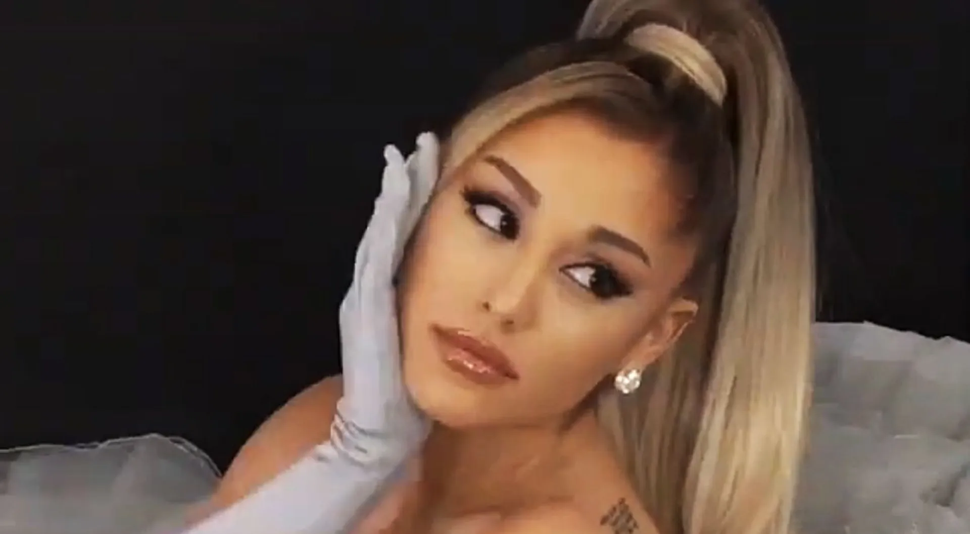 Ariana Grande announces her engagement on Instagram with a cute post