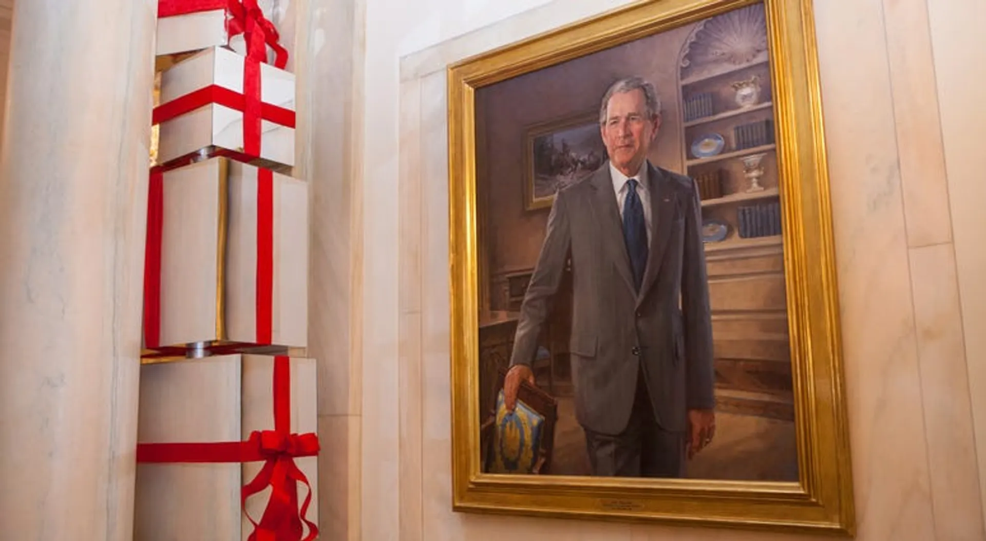 Trump's White House breaks tradition; moves Bush, Clinton portraits to disused room