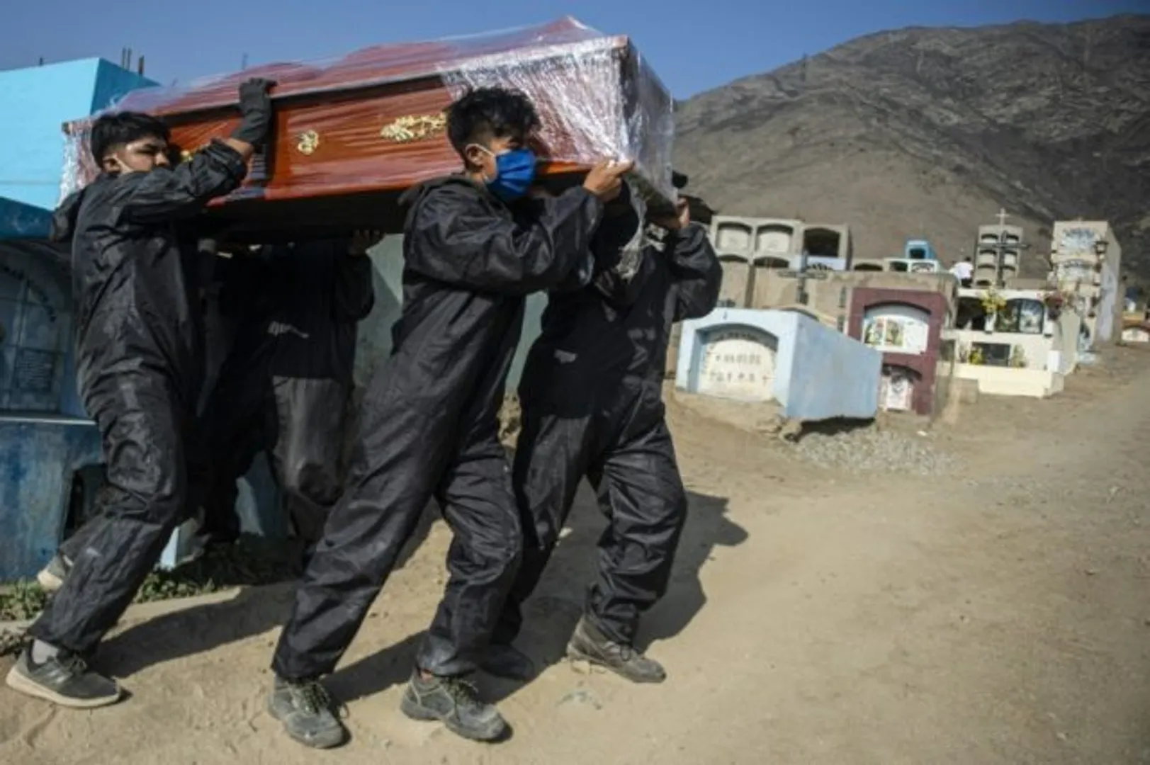 In Brazil, graveyard shift reveals staggering cost of pandemicÂ 