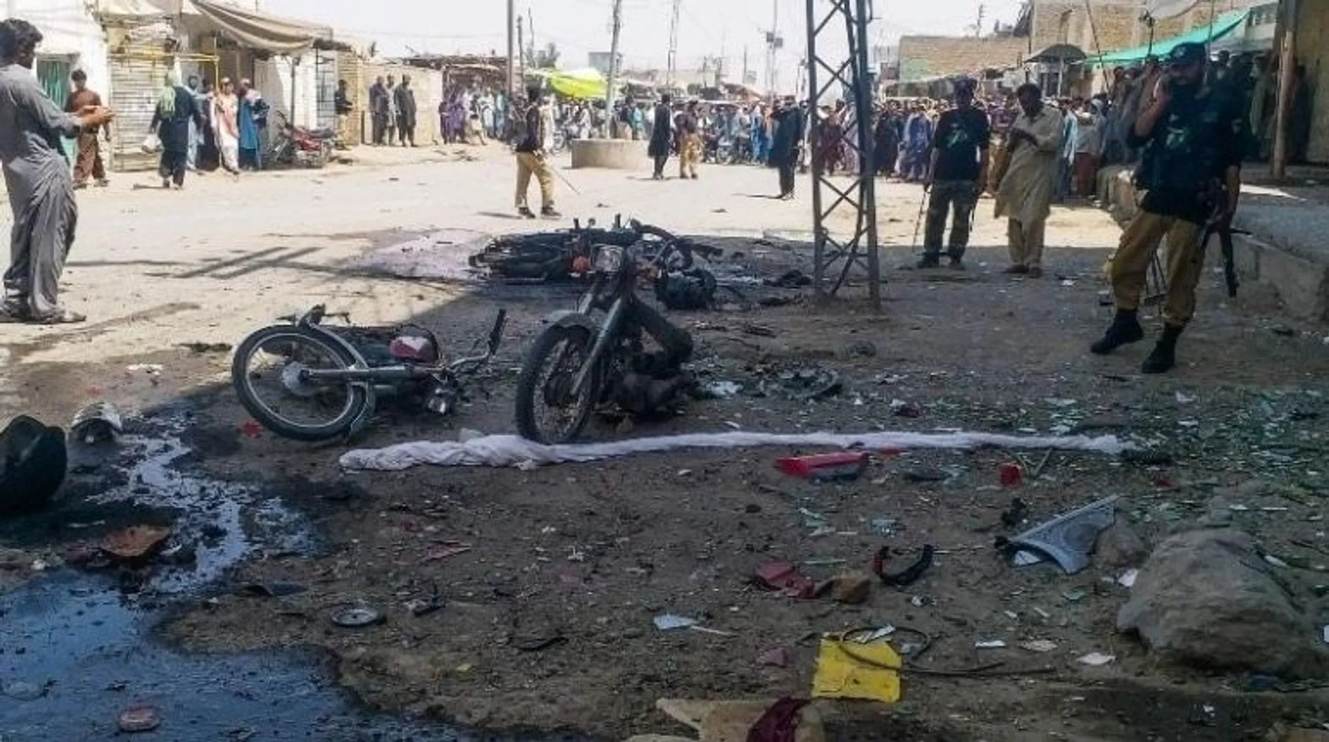 6 killed, 22 injured in blast in Pakistan town bordering Afghanistan