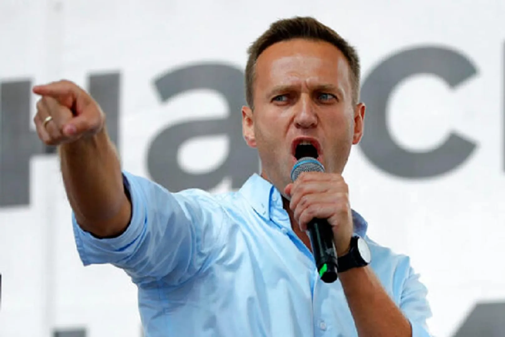 Kremlin critic Alexey Navalny discharged from hospital after 32 days