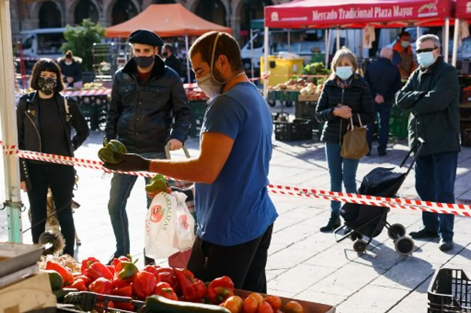 As pandemic evictions rise, Spaniards declare âwarâ on Wall Street landlords