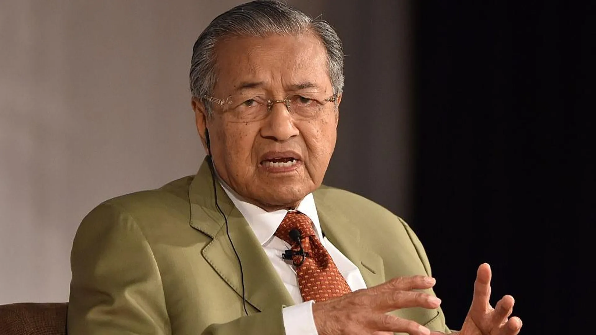 Ex-Malaysian PM justifies France knife attack; French govt asks Twitter to block his account