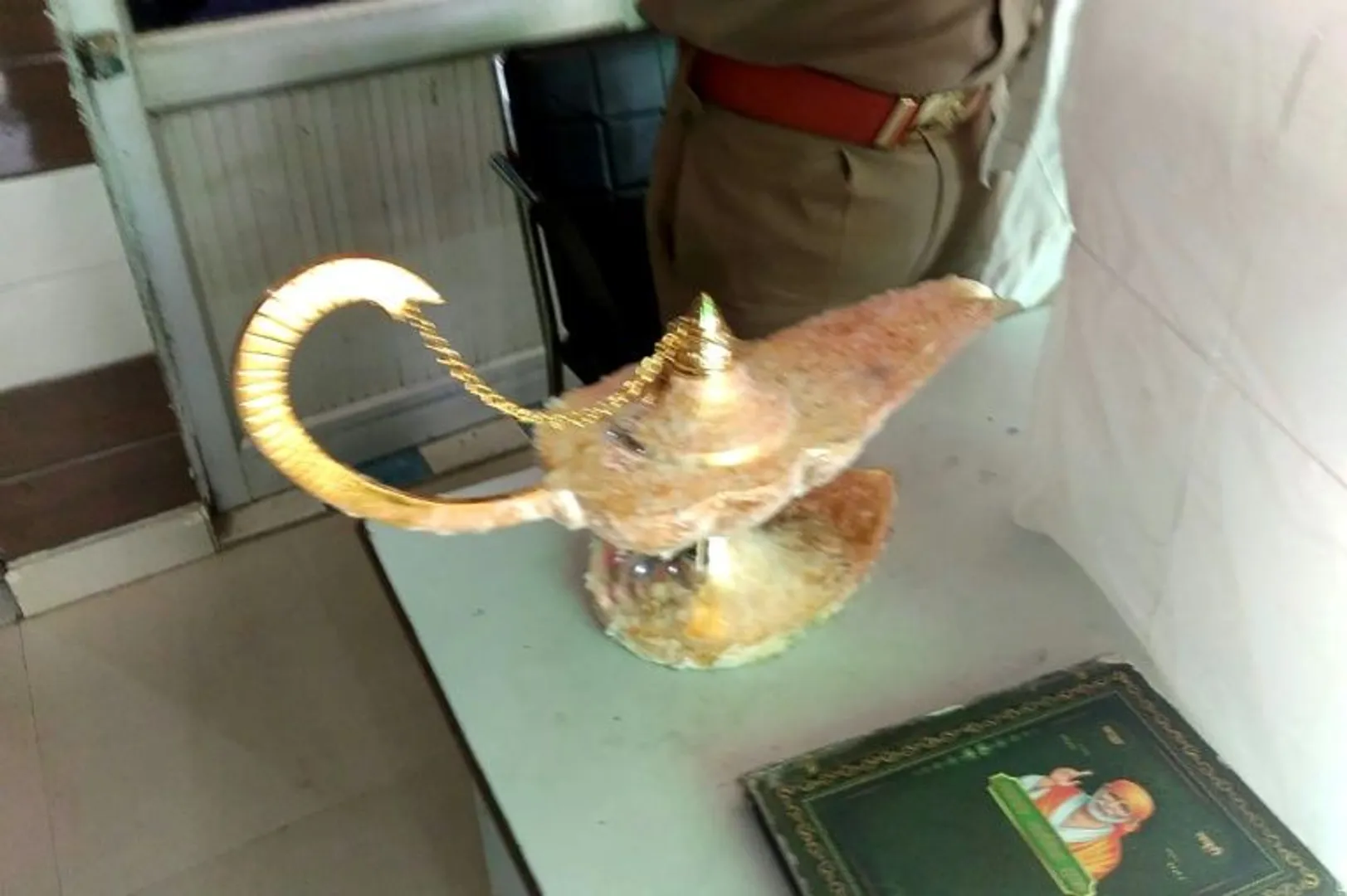 Indian doctor duped into buying 'Aladdin's lamp' after genie show
