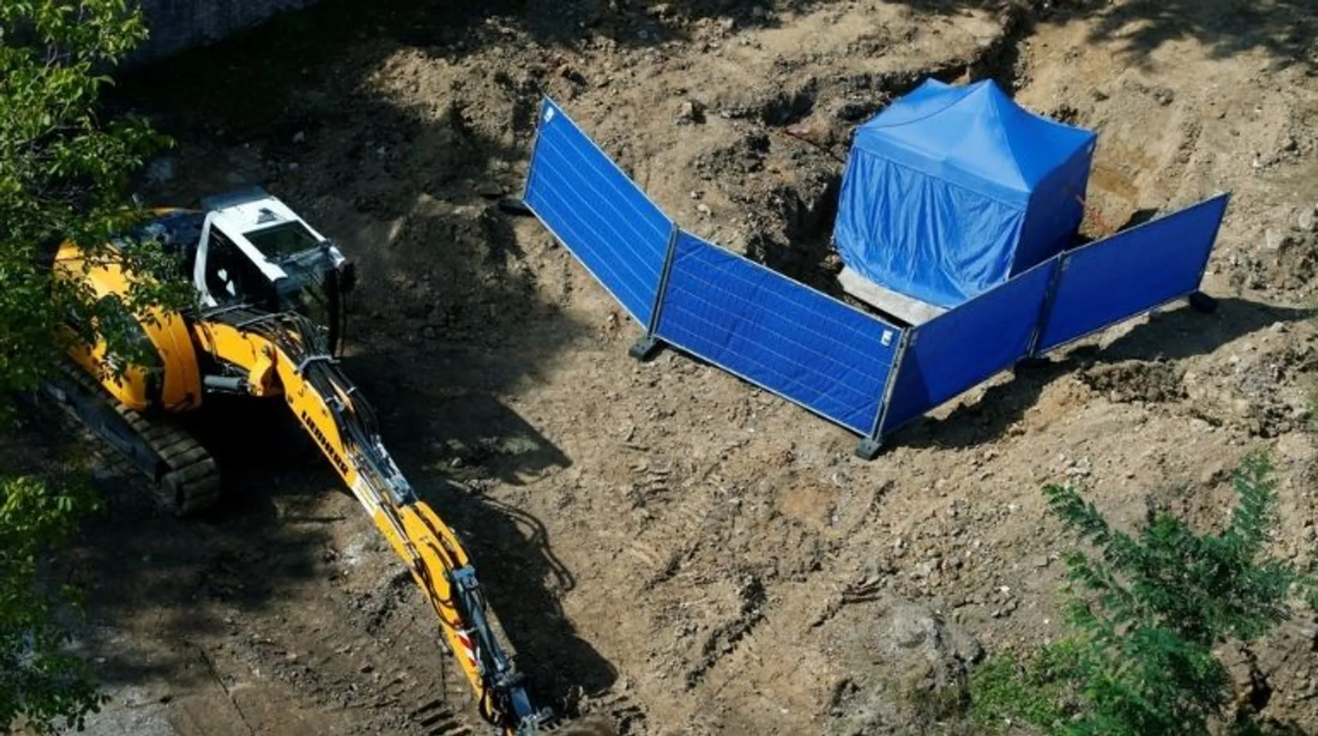 Mass evacuation takes place in Frankfurt after WWII bomb spotted at construction site