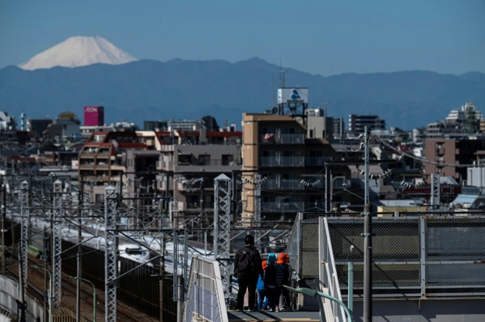 Japan to extend virus state of emergency in Tokyo area