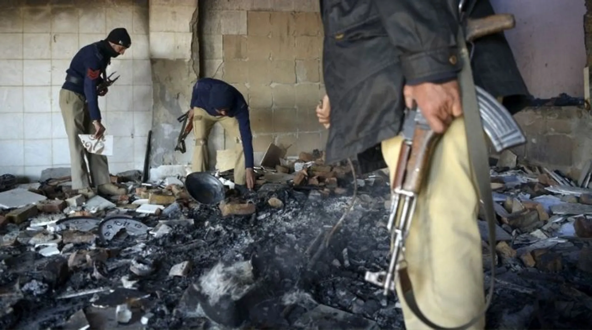 Hindus 'pardon' mob accused of vandalising temple in PakistanÂ 