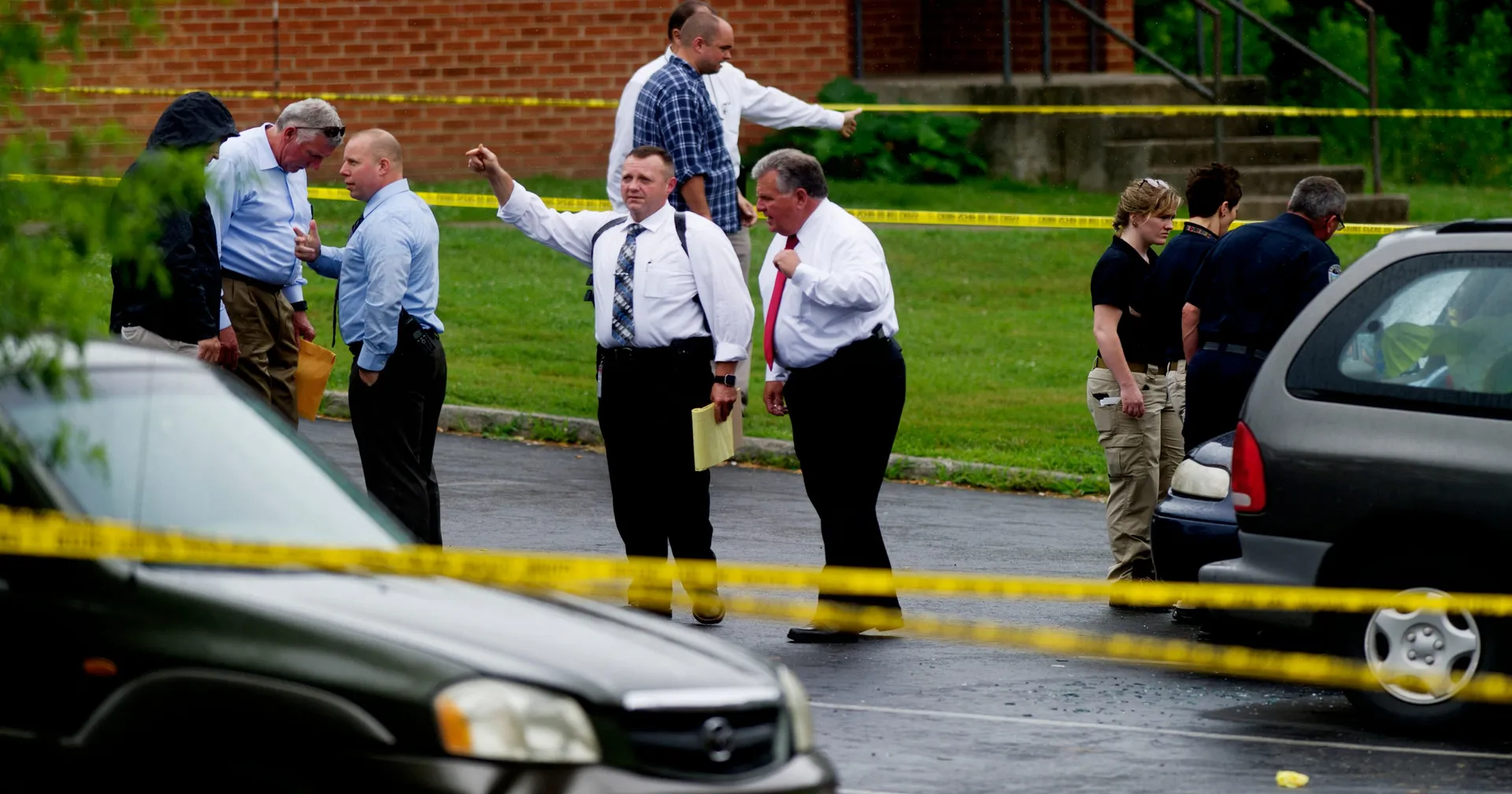 One dead and police officer injured at Knoxville high school