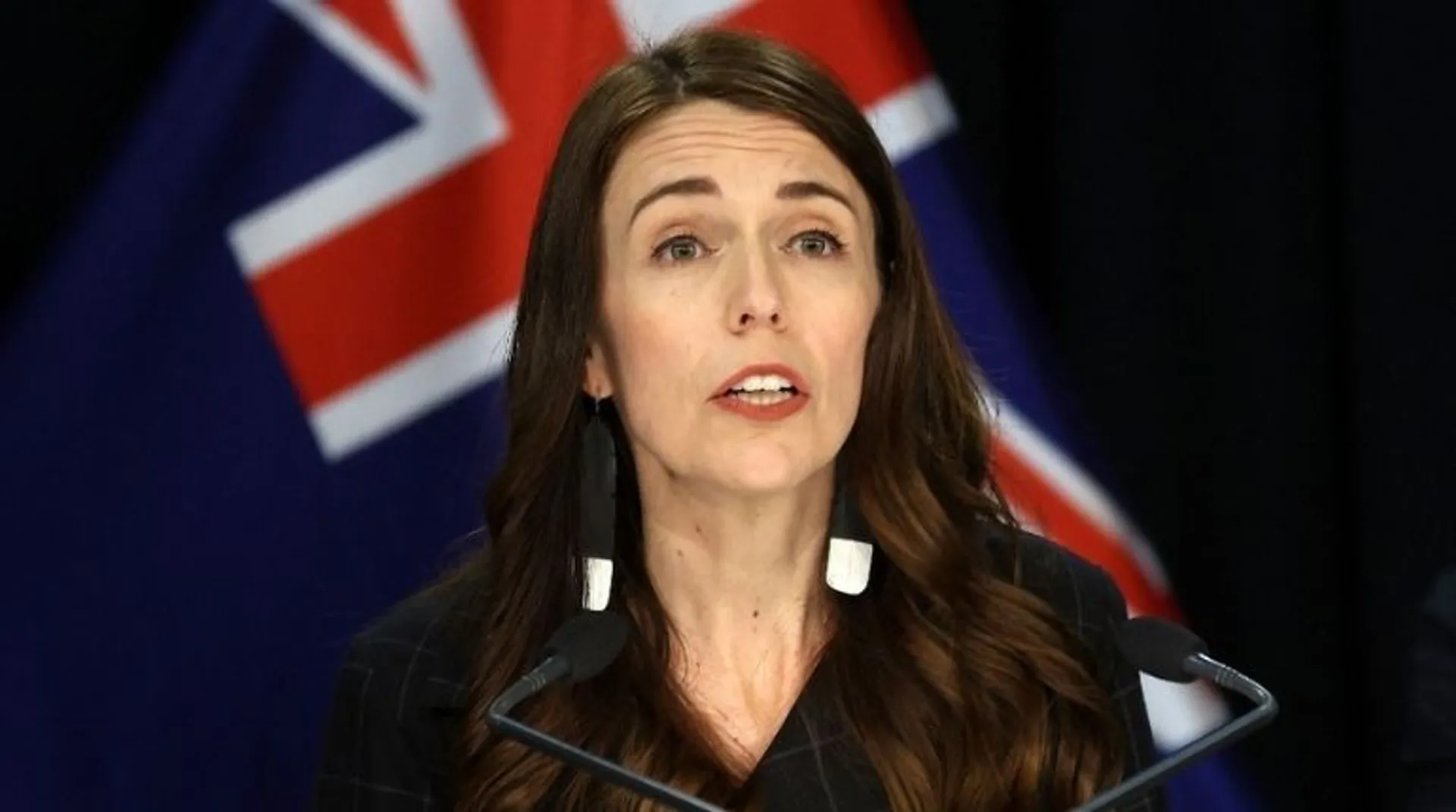 Ardernâs popularity plummets as New Zealand struggles to check Delta outbreak