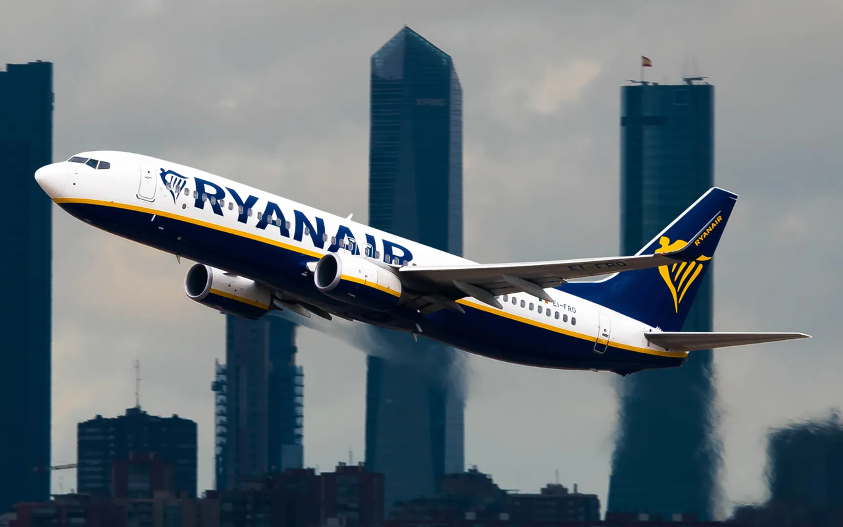 Belarus President forces Ryanair flight carrying prominent opposition journalists to land in Minsk