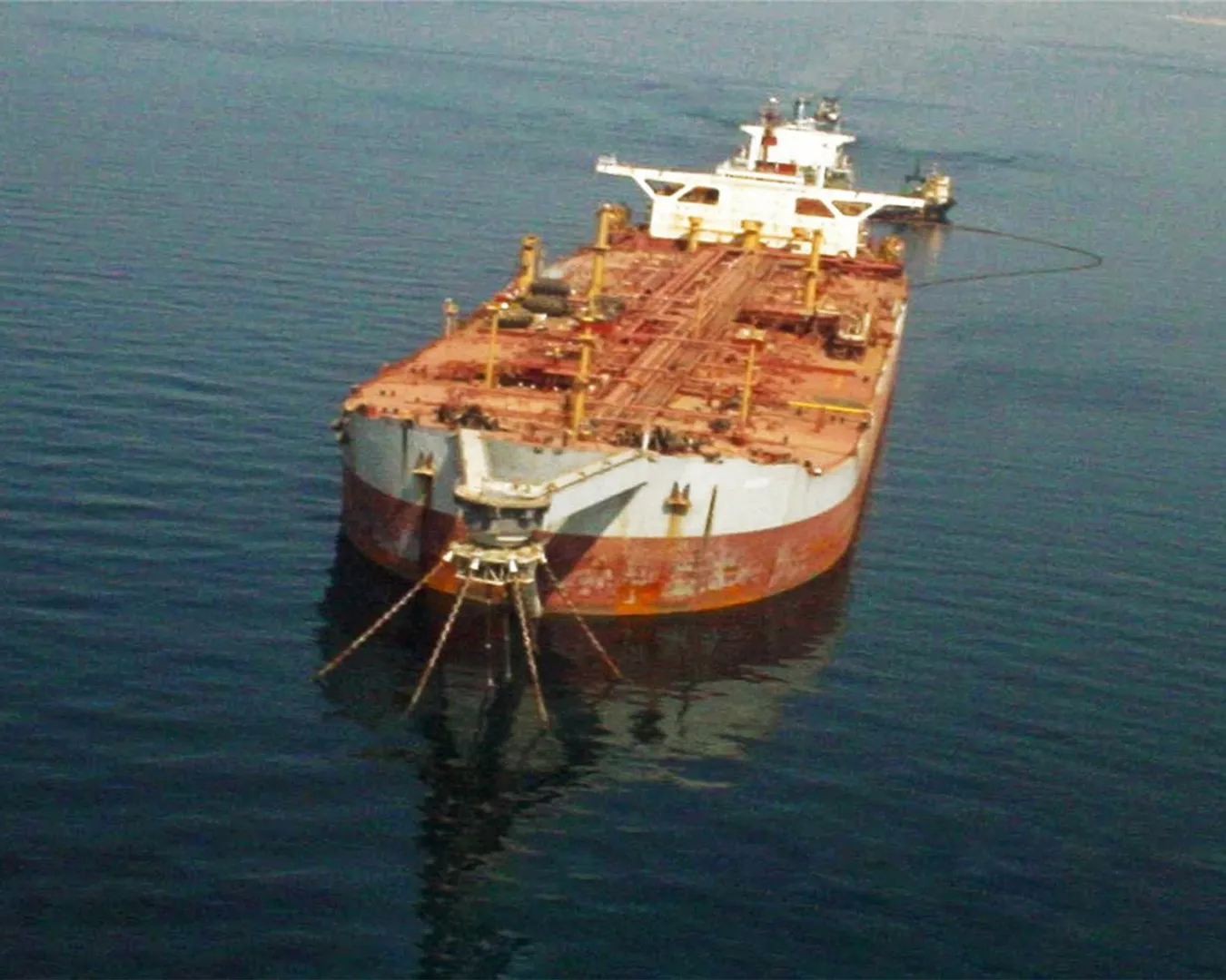 Greenpeace: Long abandoned fuel tanker near Yemen port could 'explode at any moment'
