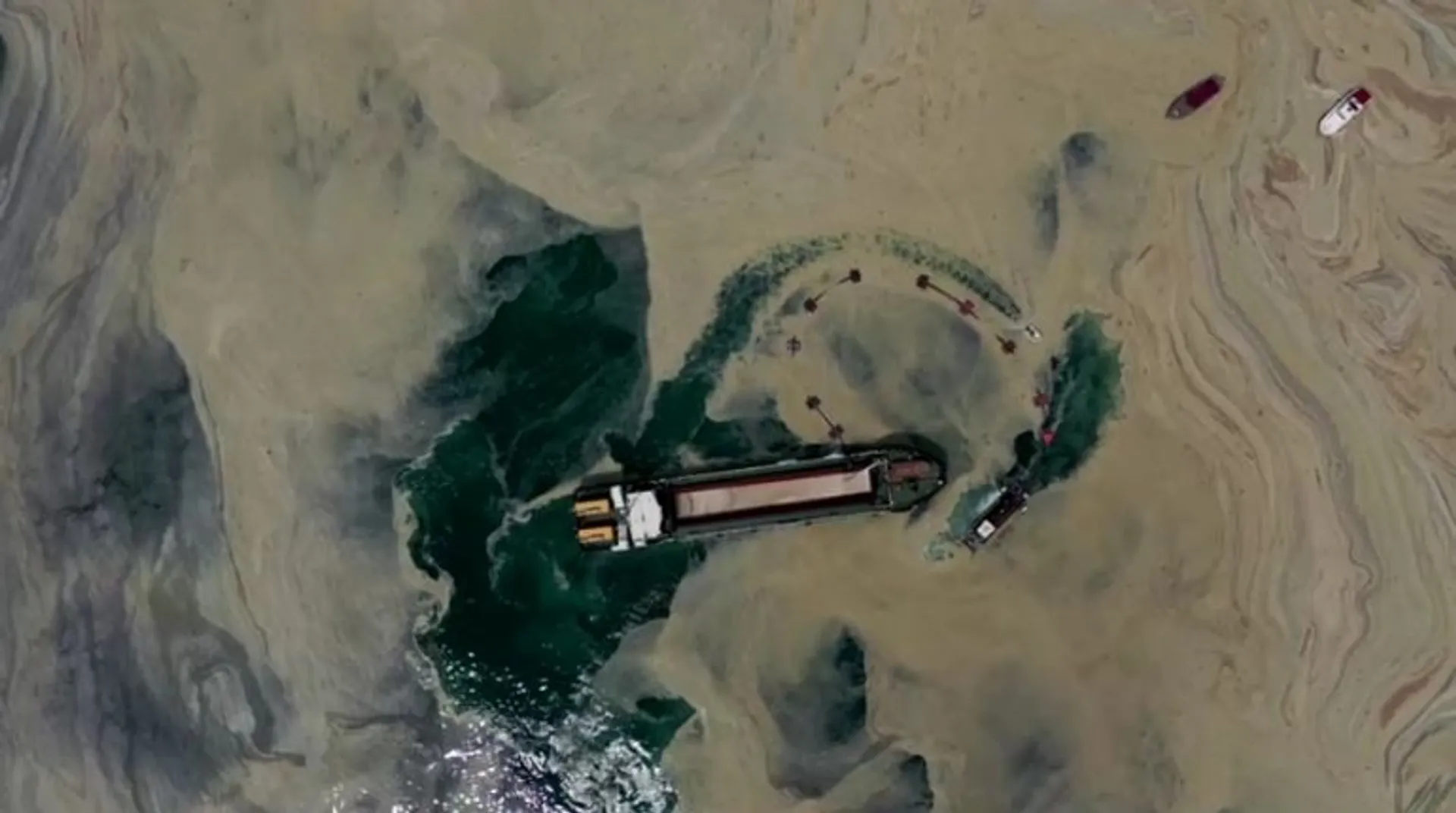 Boats on Jupiter: Drone footage shows sea snot covering Turkeyâs Sea of Marmara