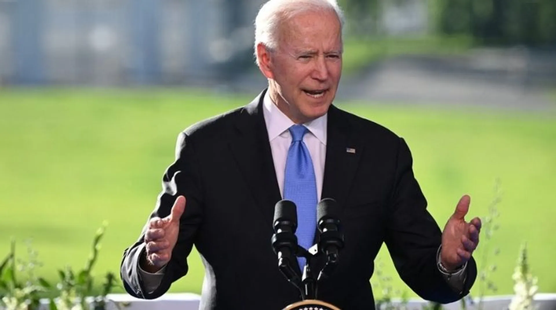 Biden huddles with Democrats as divisions threaten his agenda