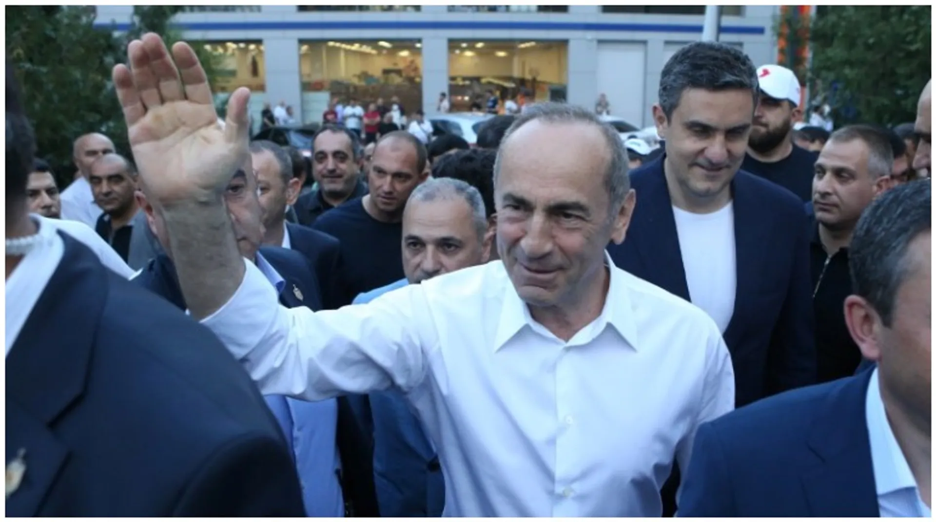 At least 20,000 rally for Armenia opposition leader ahead of polls: Report