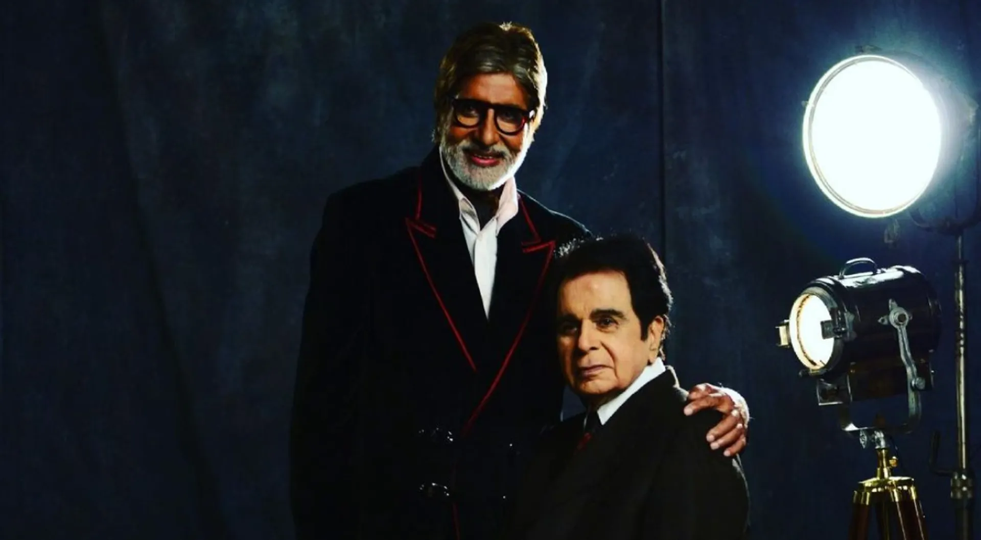 Amitabh Bachchan remembers Dilip Kumar; says his âevery spoken word was like poetryâ