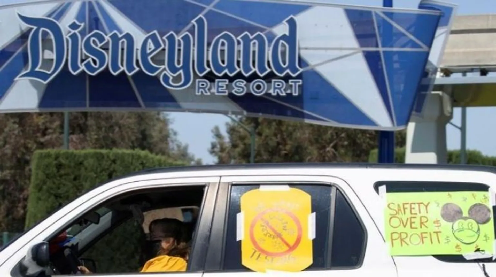Disney makes vaccination mandatory for on-site US employees