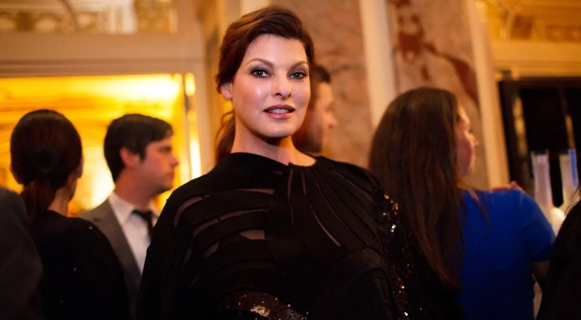 Linda Evangelista files $50 million lawsuit over disfiguring cosmetic treatment