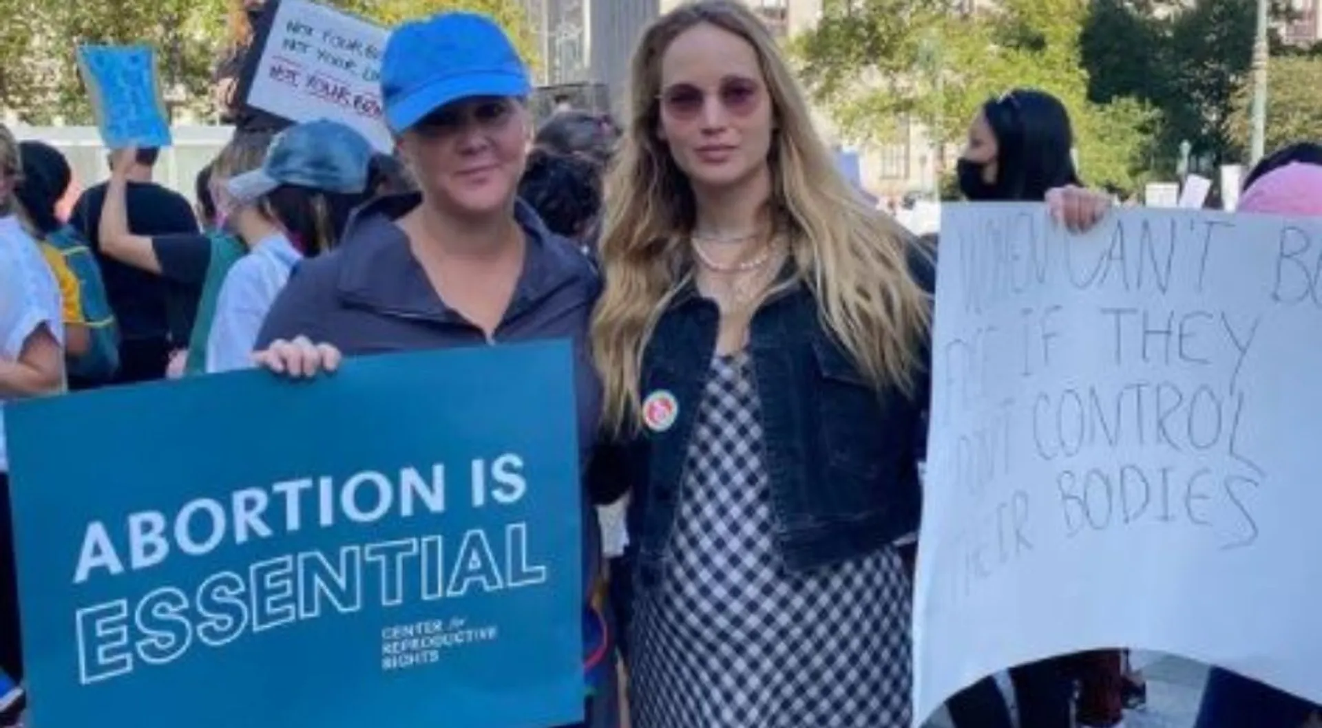 Pregnant Jennifer Lawrence along with Amy Schumer attends rally for abortion rights