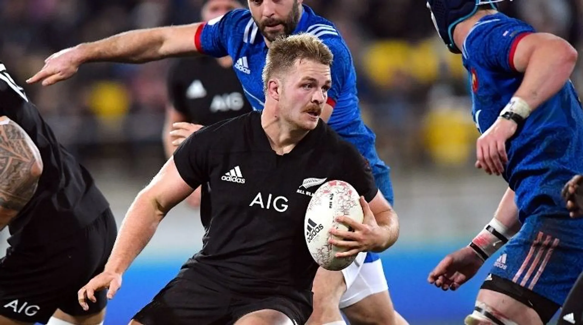 Men in tights: Law change allows Rugby players to wear leggings during games