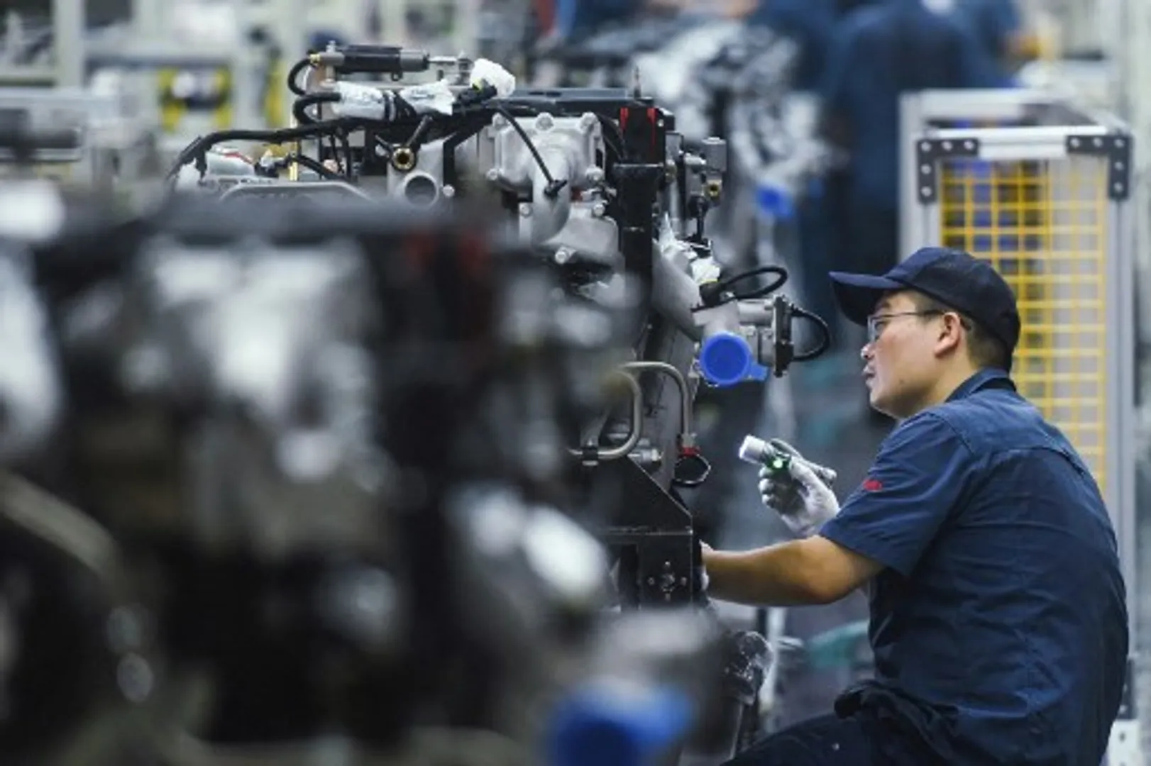 Chinaâs economy continues to slow, rattled by real estate and energy