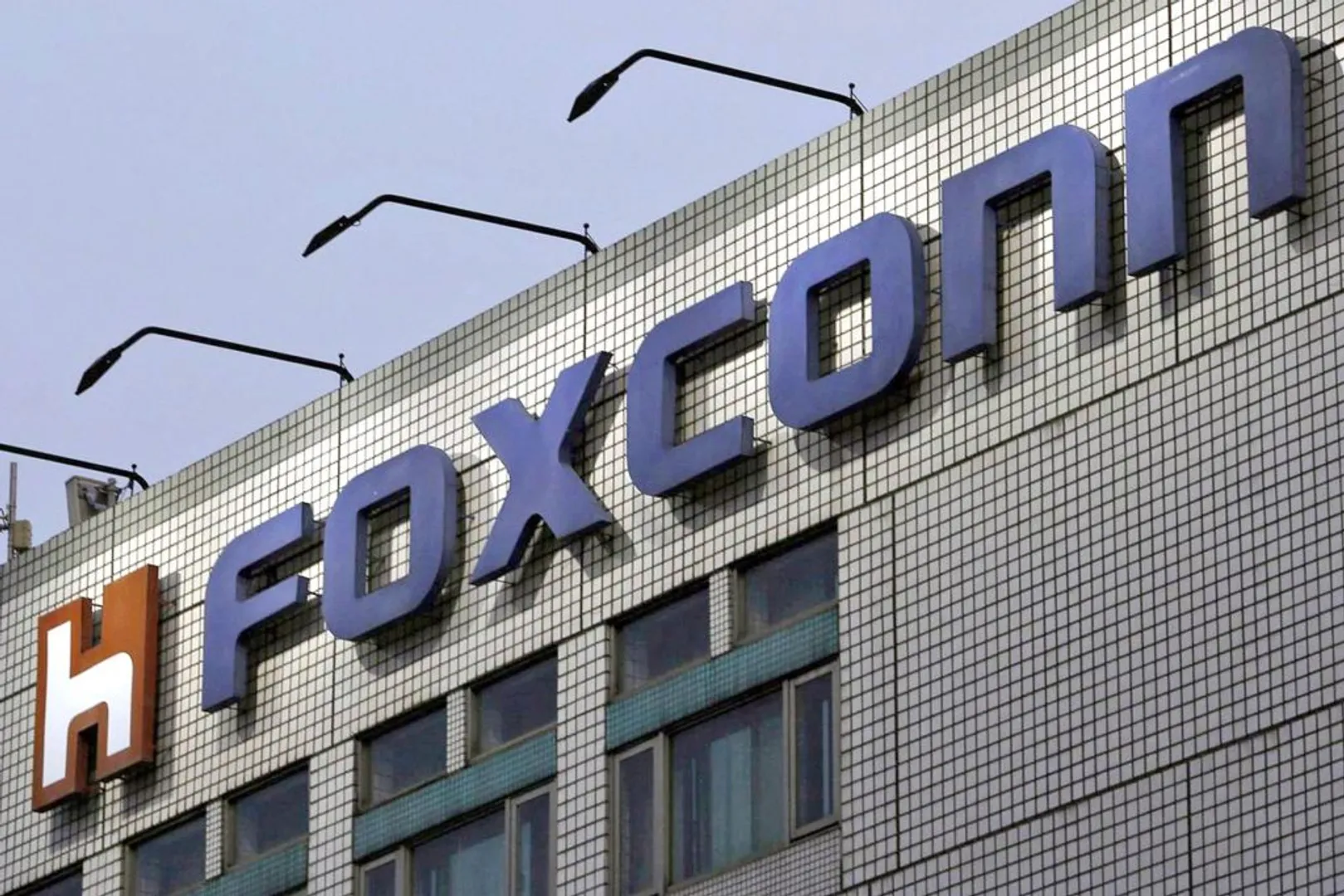 Foxconn India iPhone plant extends closure