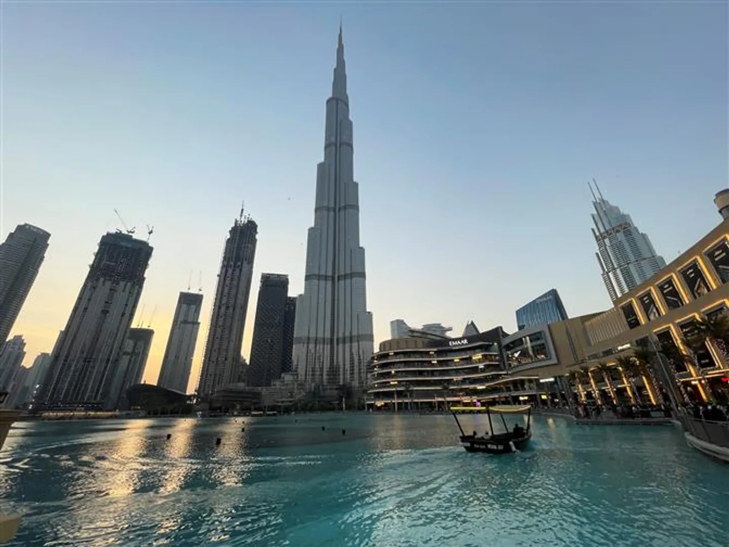 Four and half day work week begins in UAE