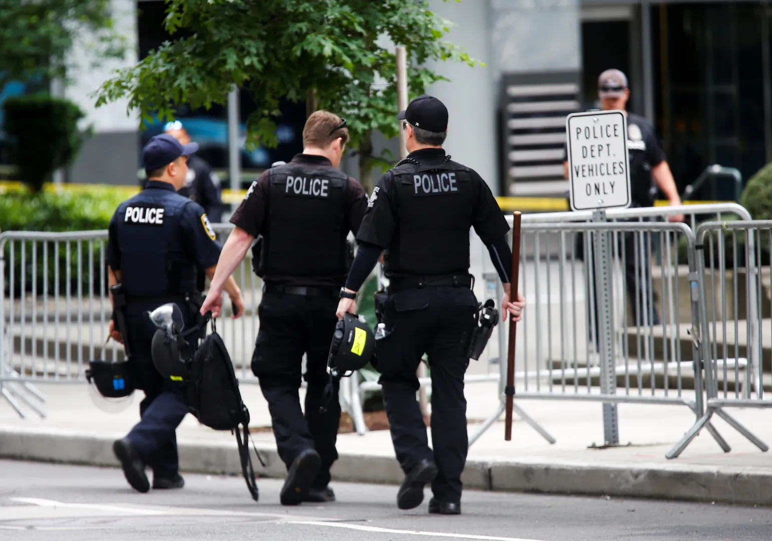 COVID-19 was leading cause of death among US police officers in 2021, report says