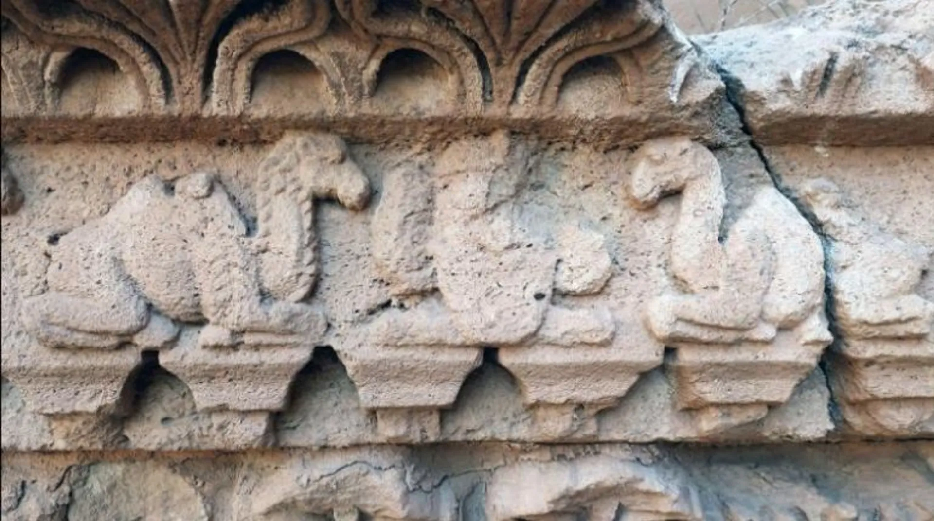 Hybrid camel sculptures found in Arab temple of âAllahâs daughterâ