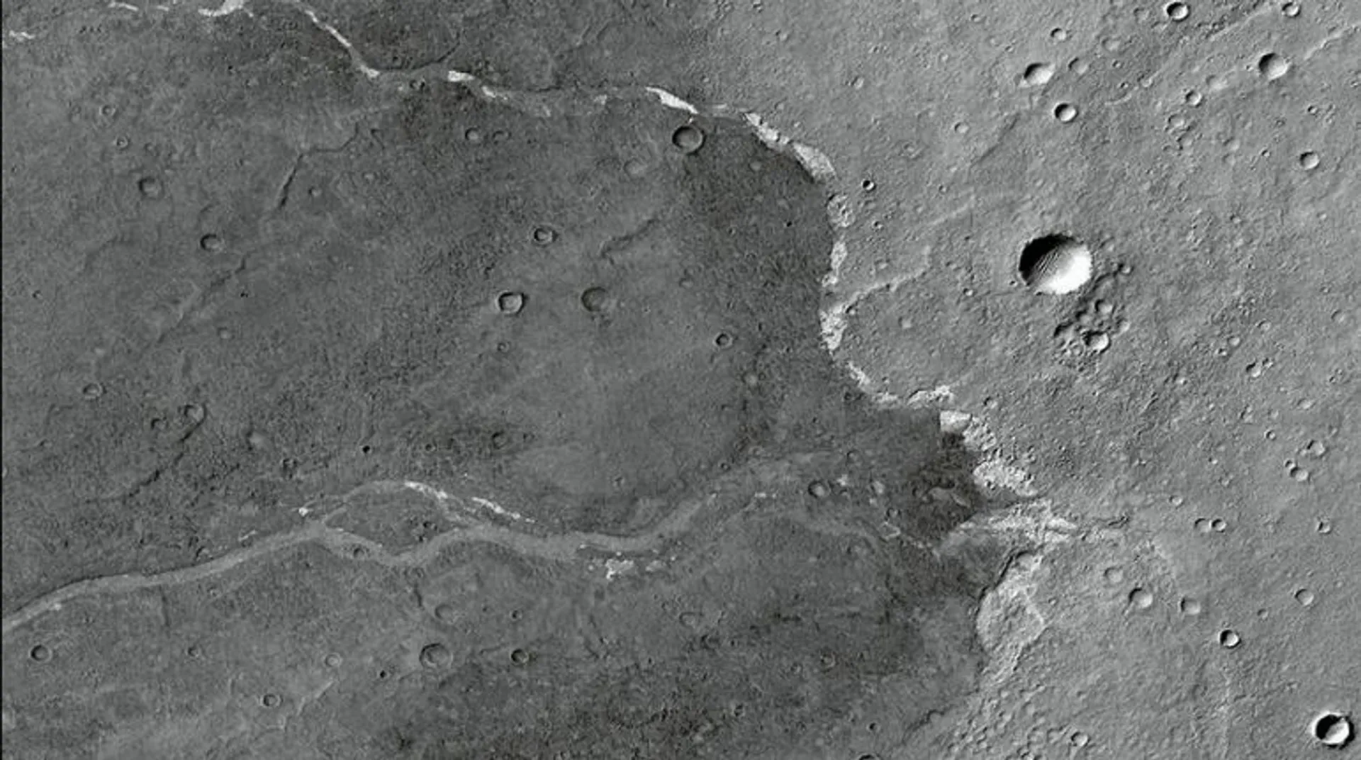 How to make buildings in space? Dust from the Moon and Mars can help