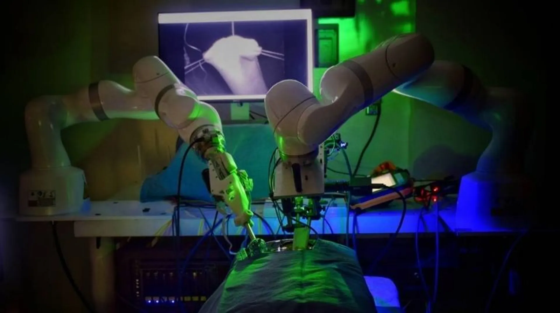 Now, robot conducts surgery on pigs successfully without any help