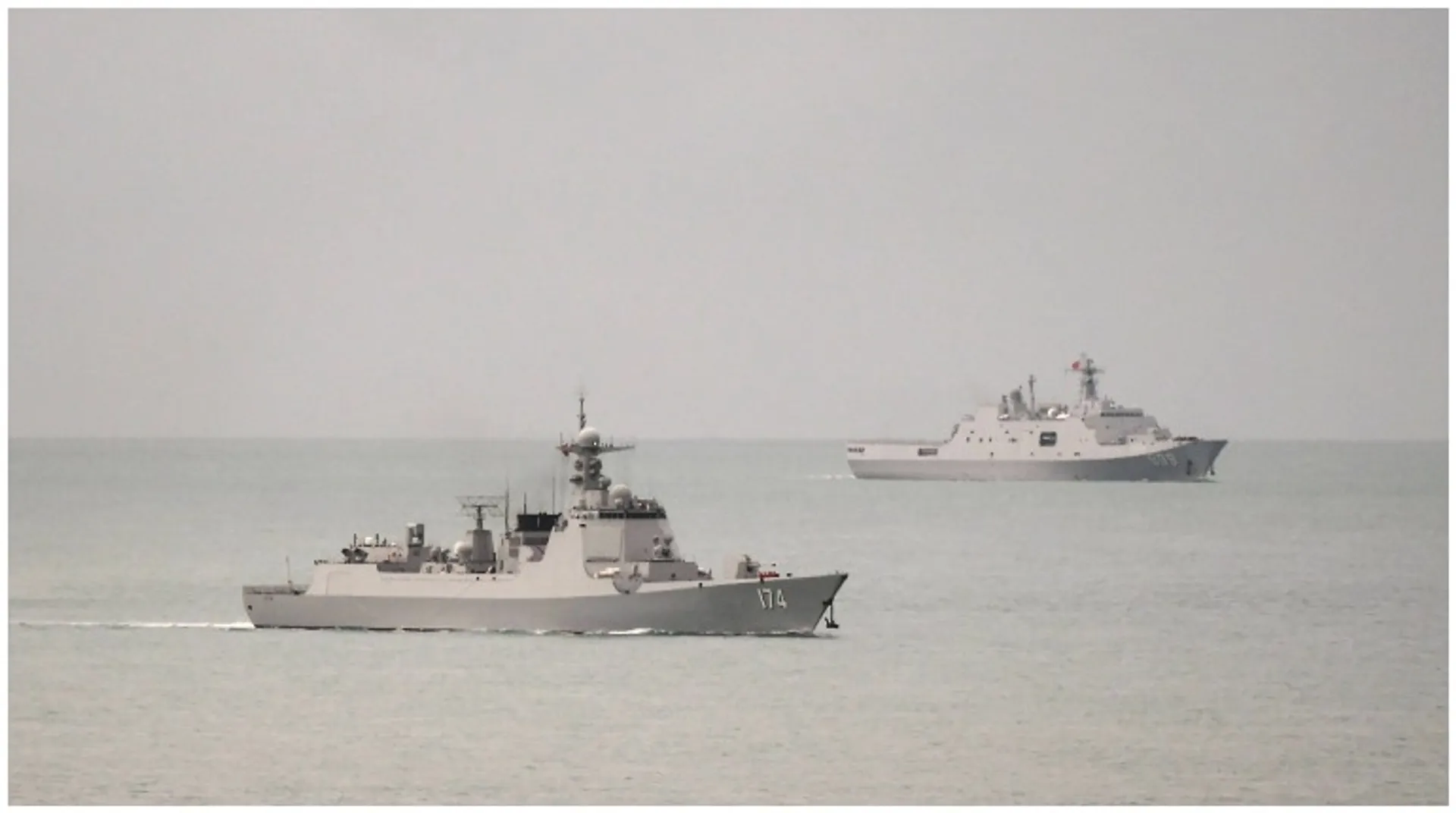 Chinese aircraft carrier sails through Taiwan Strait