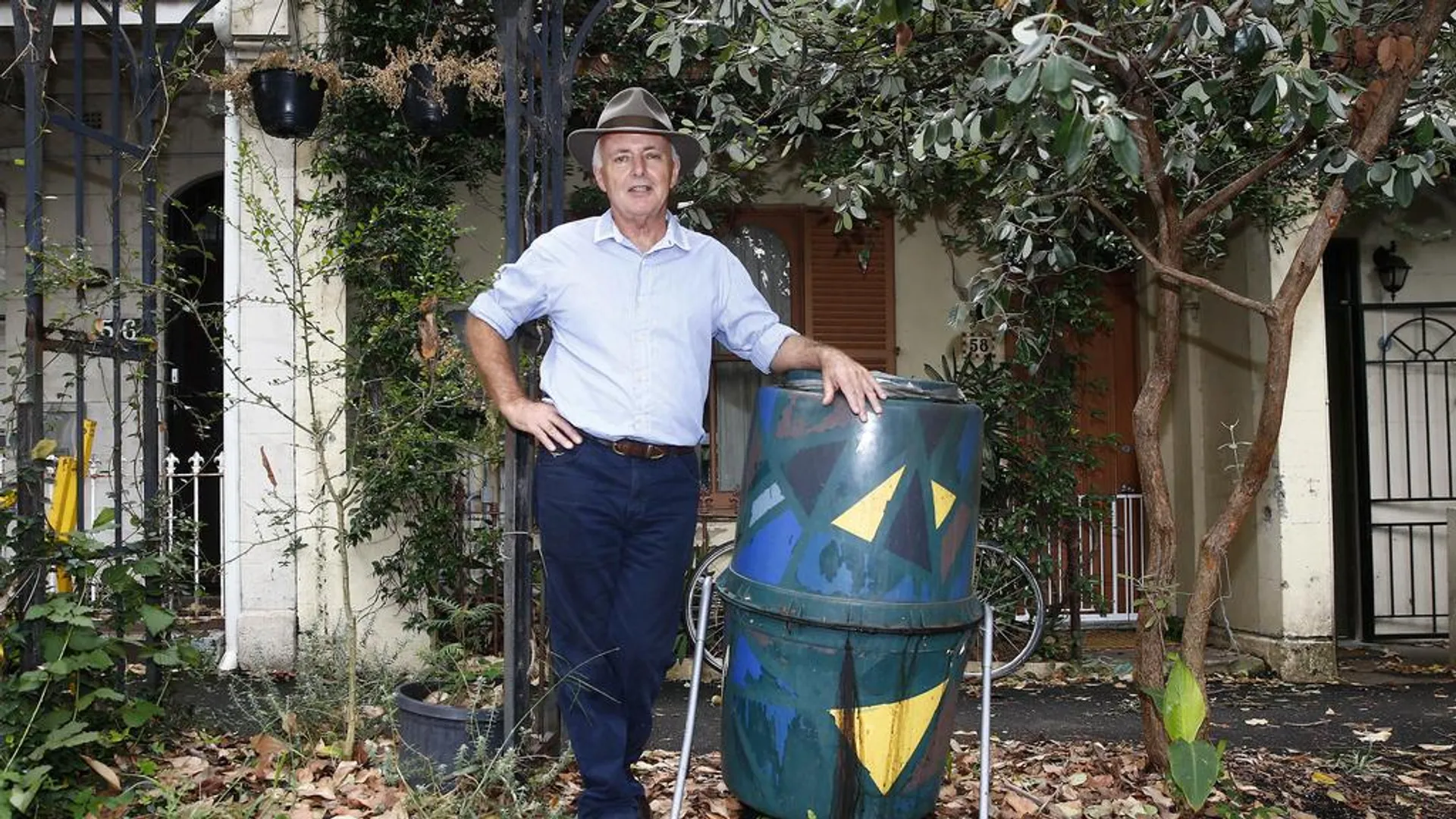 Sustainable projects specialist Michael Mobbs shares his expertise on off the grid living